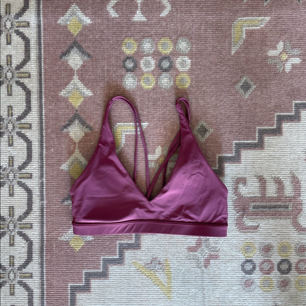 lululemon sports bra size 4 darker mauvey dusty rose color